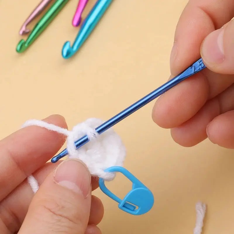 Crochet Kit for Beginners Crochet Hook Set Ergonomic Knitting Needles Blunt Needles Stitch Marker DIY with Storage Case